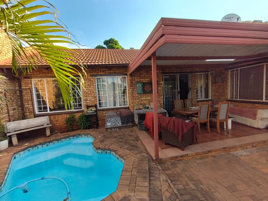 3 Bedroom Property for Sale in Safari Gardens North West